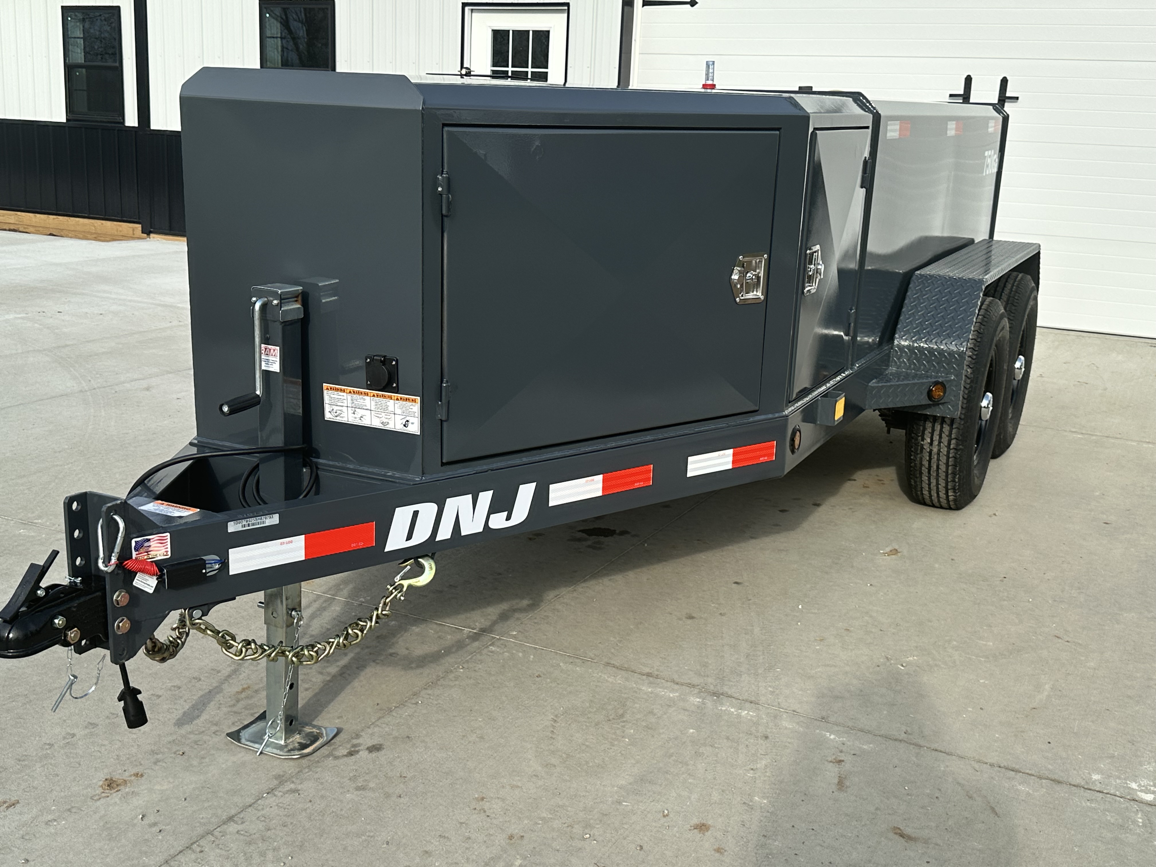 dnj 750gal fuel trailer rear passenger side