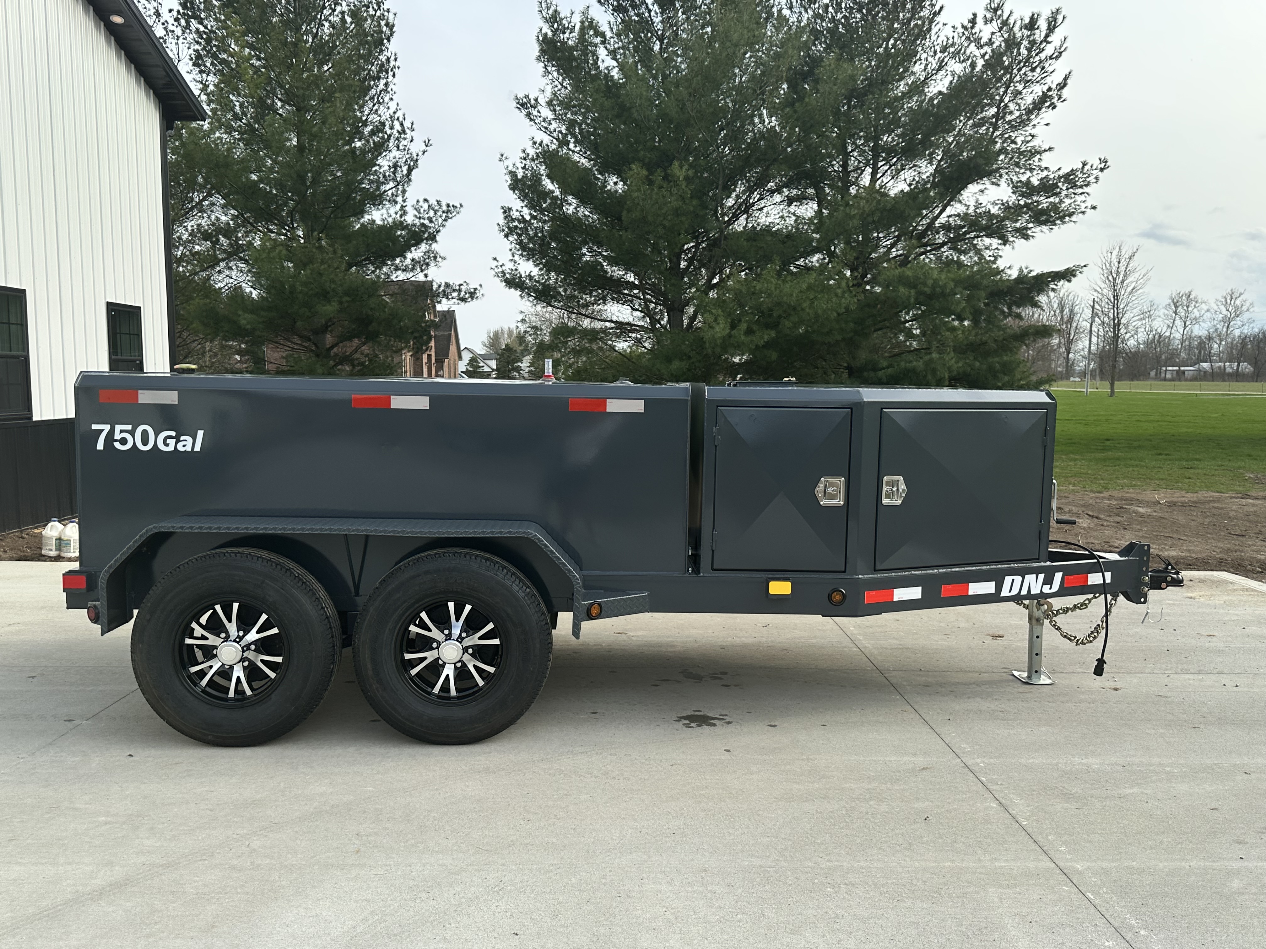 DNJ 750-gallon fuel trailer rear quarter view