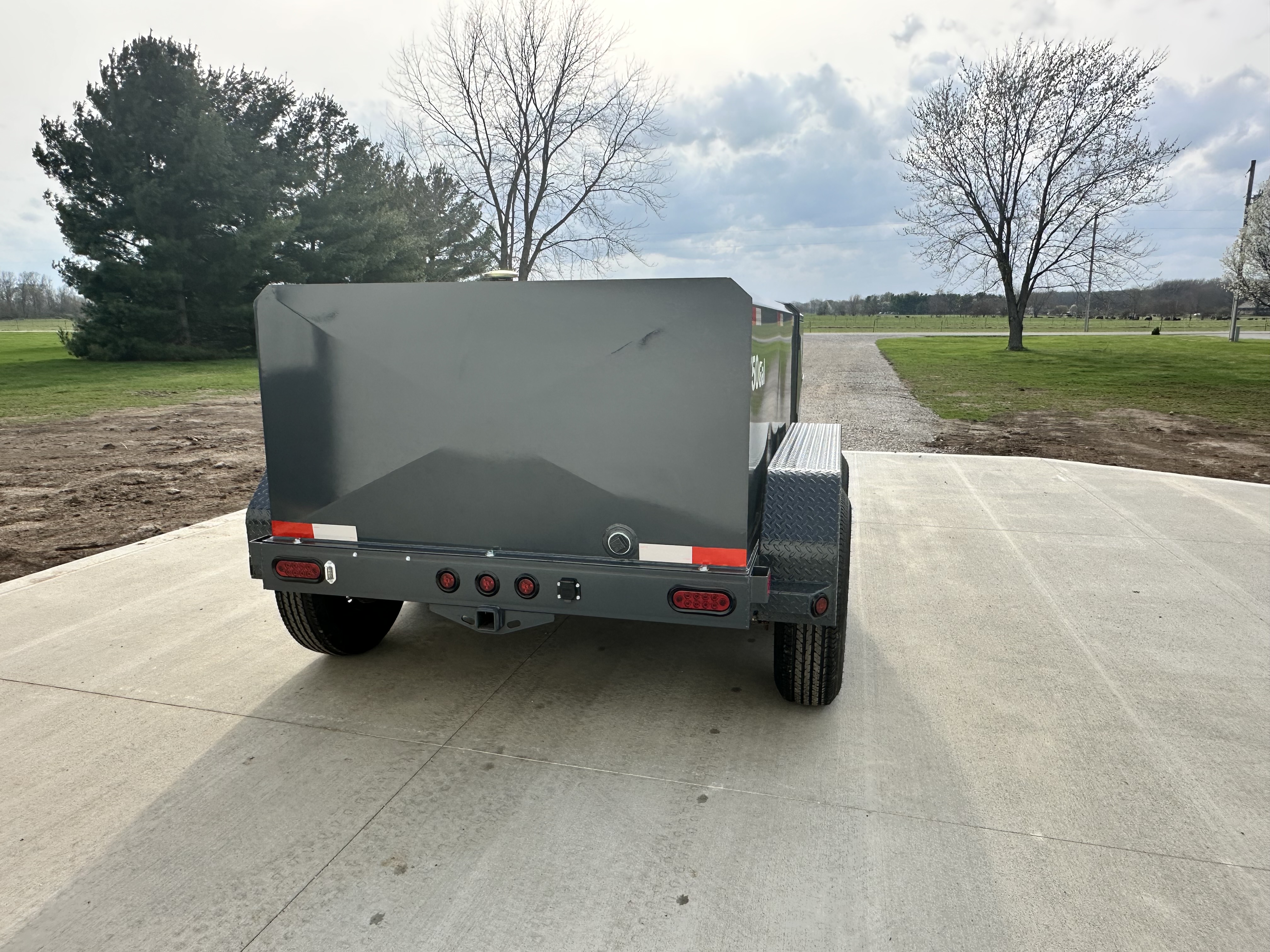 dnj 750gal fuel trailer rear view tail lights