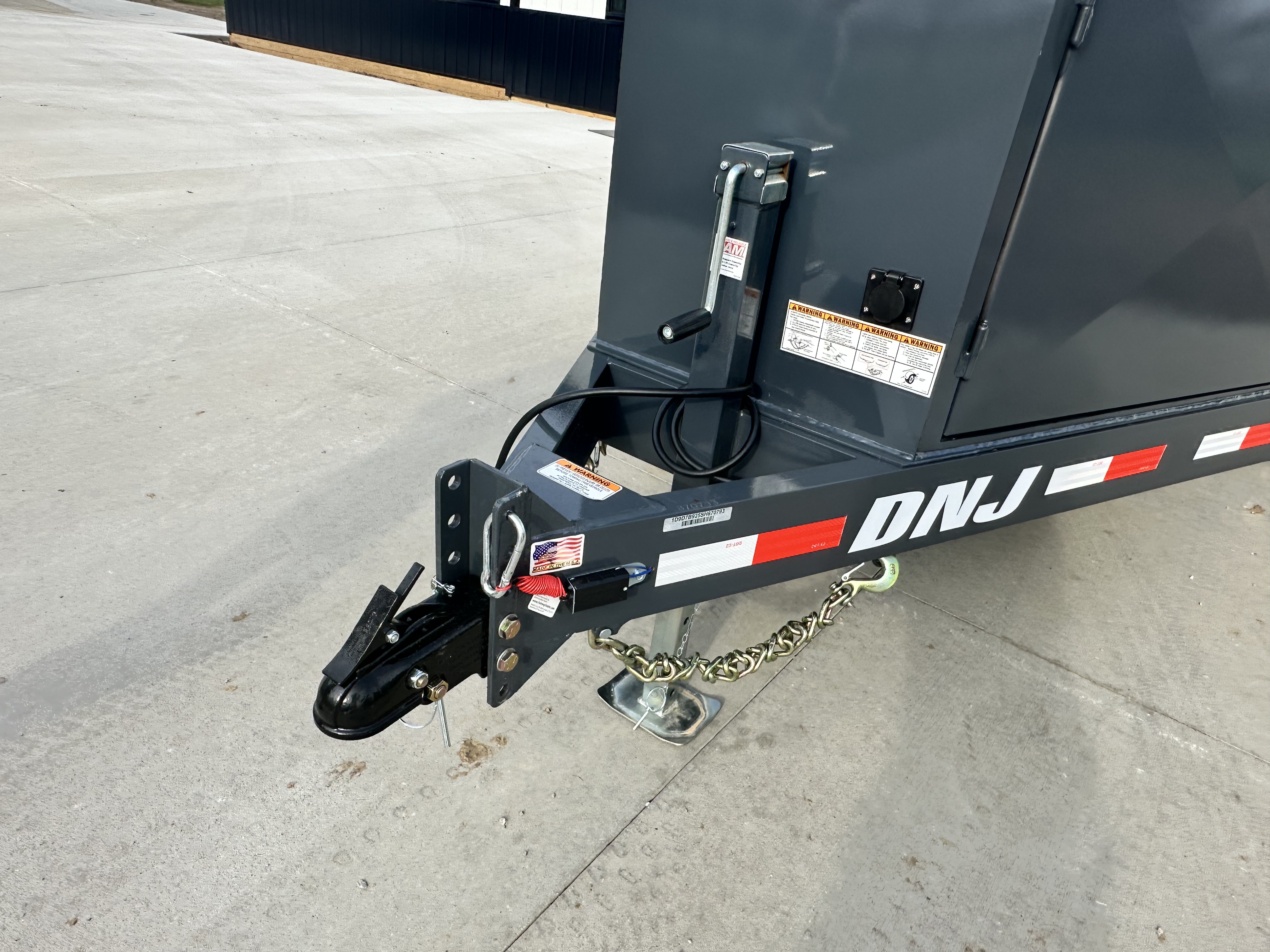 dnj 750gal fuel trailer top view fill cap