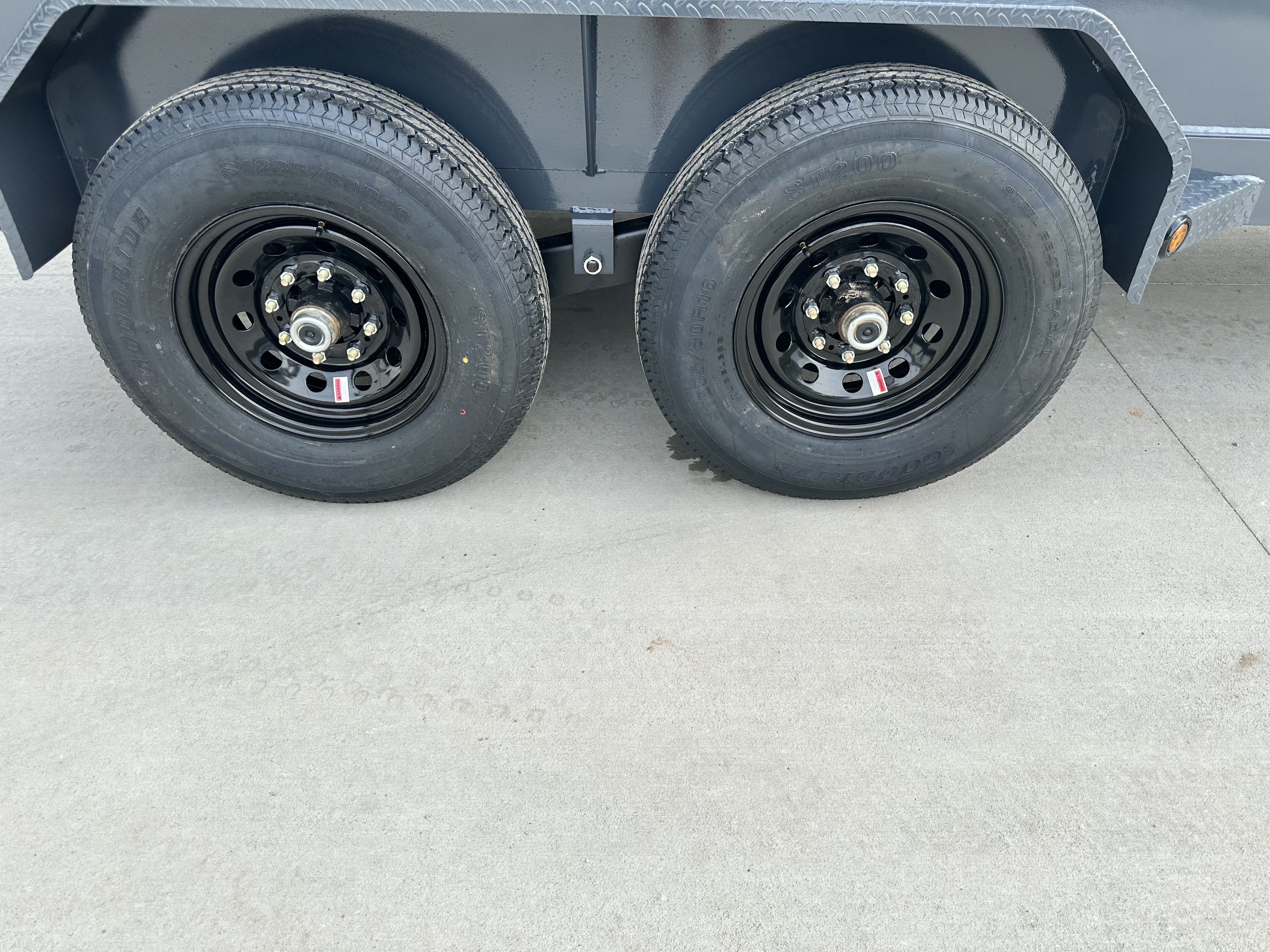 dnj 950gal fuel trailer front quarter driver side