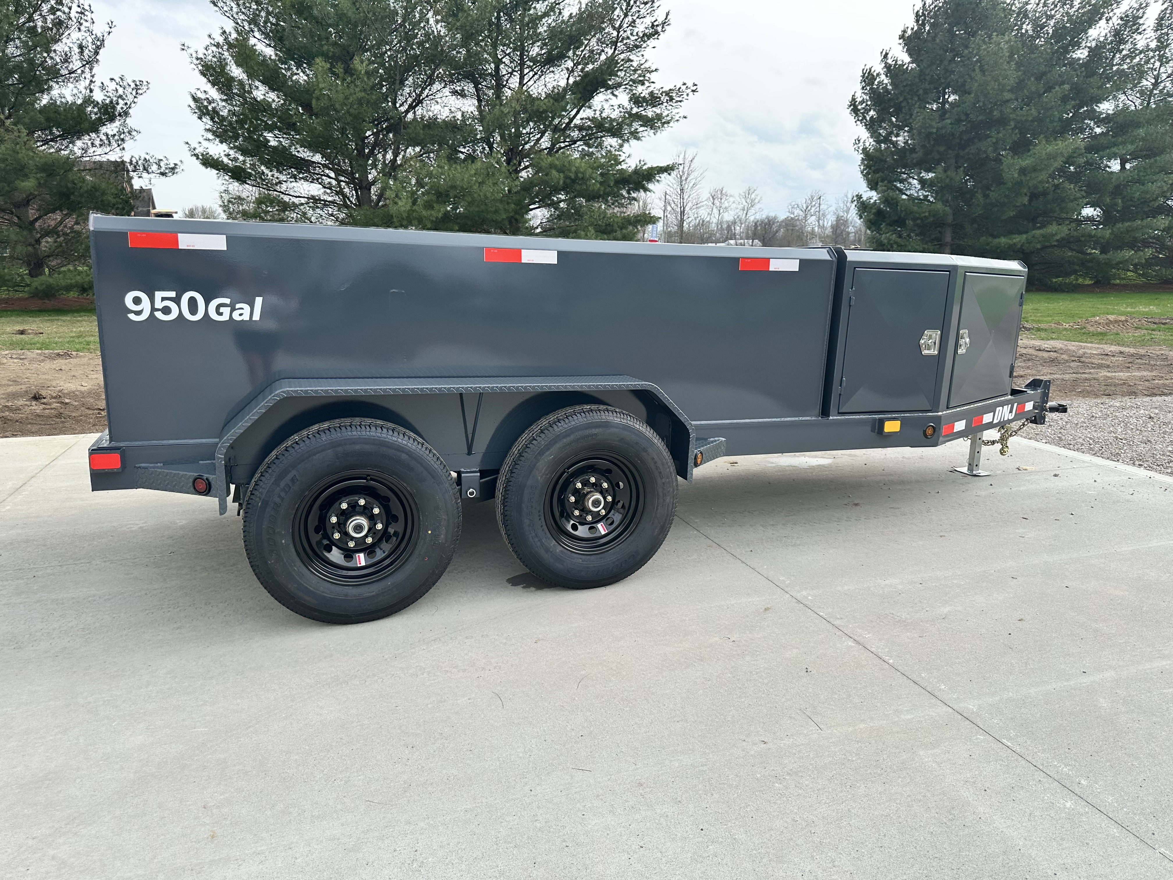 dnj 950gal fuel trailer profile view 2
