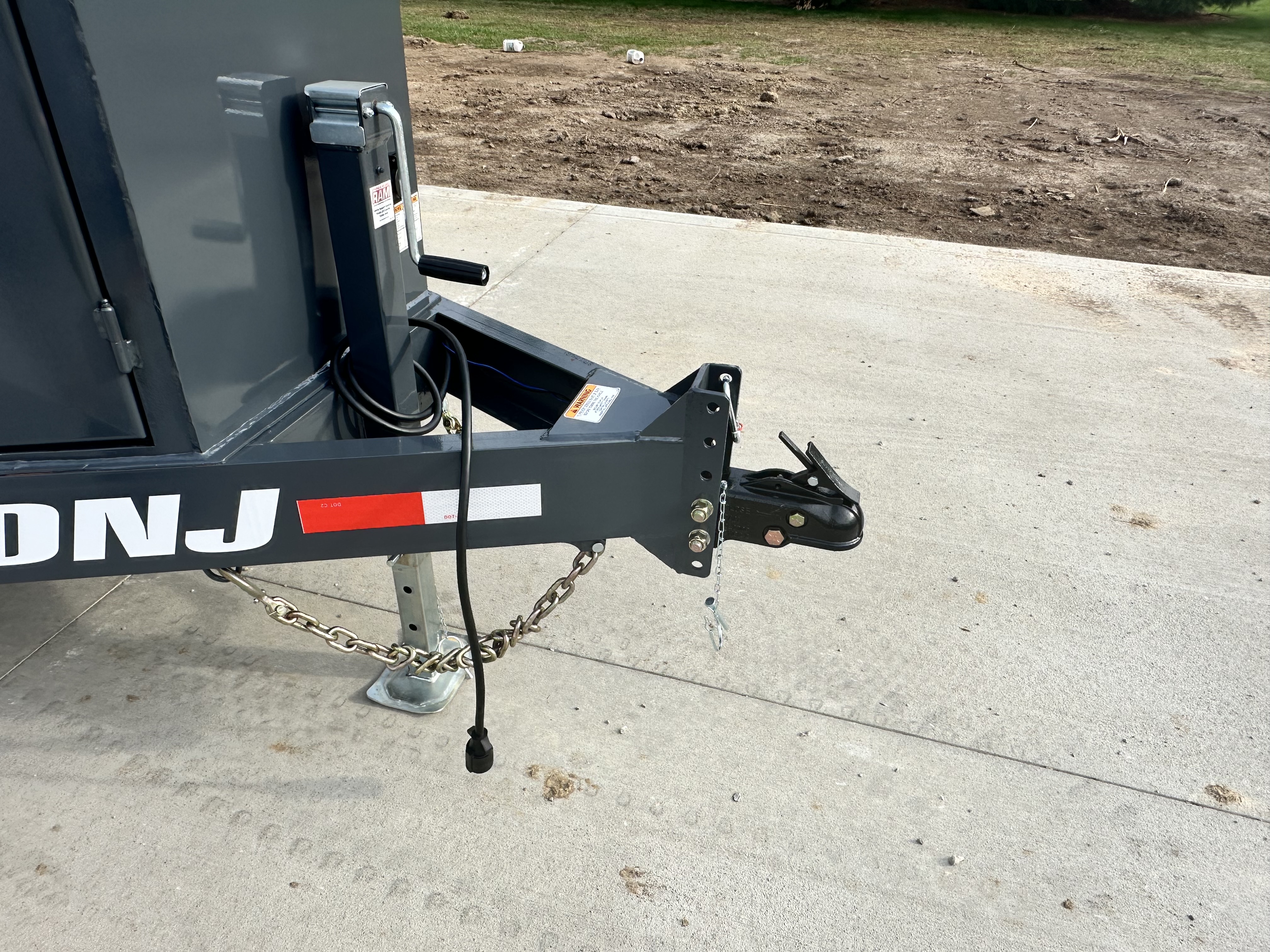 dnj fuel trailer hitch driver side closeup