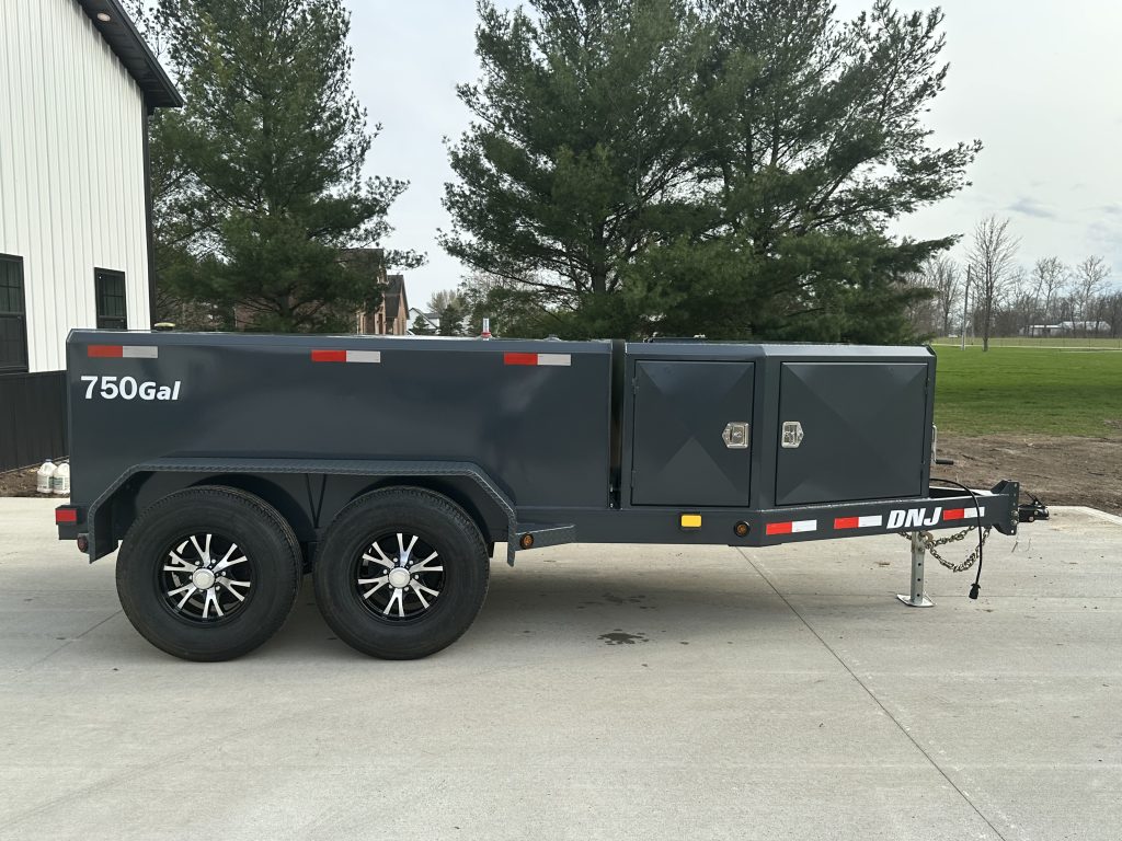 2025 DNJ Deluxe 550 Gallon Fuel Trailer
